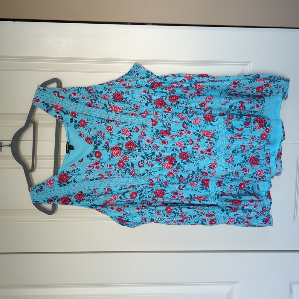 TORRID Blue Floral Top SIZE 4